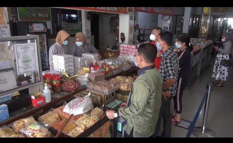 Larangan Mudik, Pedagang Telur Asin di Jalur Pantura Brebes Menjerit