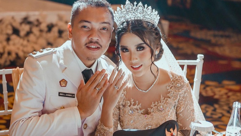 Foto-Foto Cantiknya Presenter Witrie Gita yang Dinikahi Wabup Dairi Jimmy Sihombing