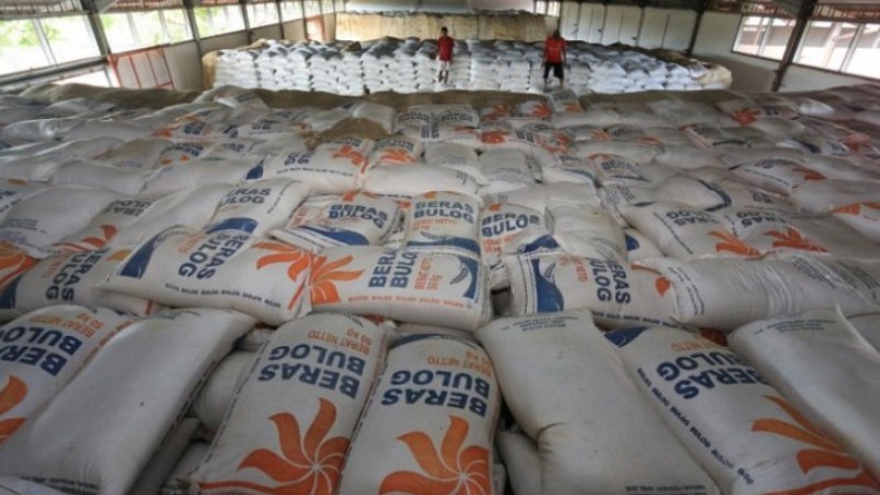 Bantu Warga Terdampak PPKM, Bulog Kalsel Salurkan Bantuan Beras 10 Kg per KK