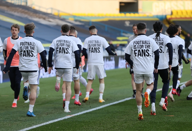Pemain Leeds Pakai Kaus Football is for The Fans Sindir Liverpool dan European Super League