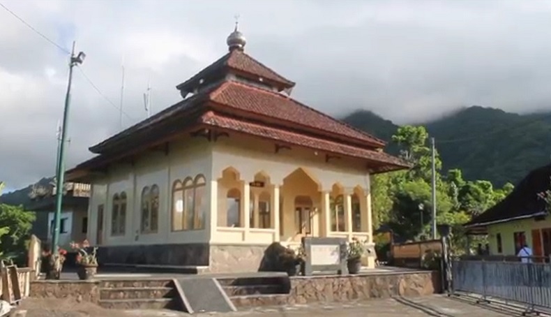 Dijuluki Masjid di Atas Awan, Masjid Al Ikhlas Karangasem Tertinggi di Bali