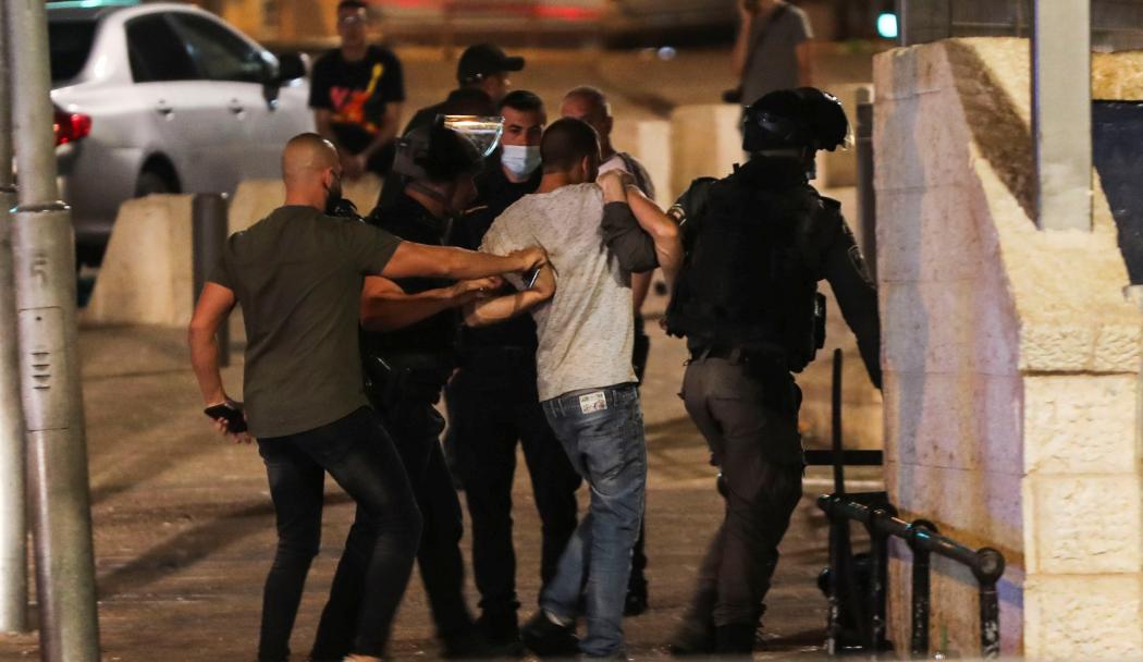 Polisi Israel Dibantu Pemukim Yahudi Bentrok dengan Warga Palestina usai Salat Tarawih