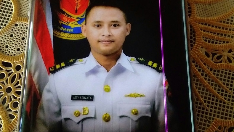 KRI Nanggala-402 Tenggelam, Keluarga Lettu Ady Sonata di Blitar Terus Berdoa Menanti Mukjizat 