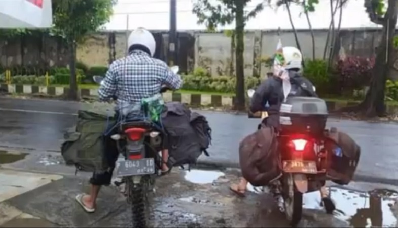 Rindu Kakbah, Suami Istri di Jember Nekat Kendarai Motor Menuju Mekkah 