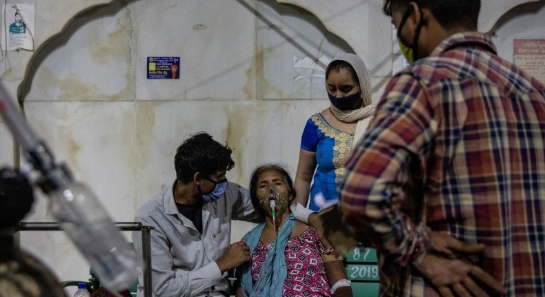 Kasus Harian Covid di India Turun, tapi Masih di Atas 300.000 