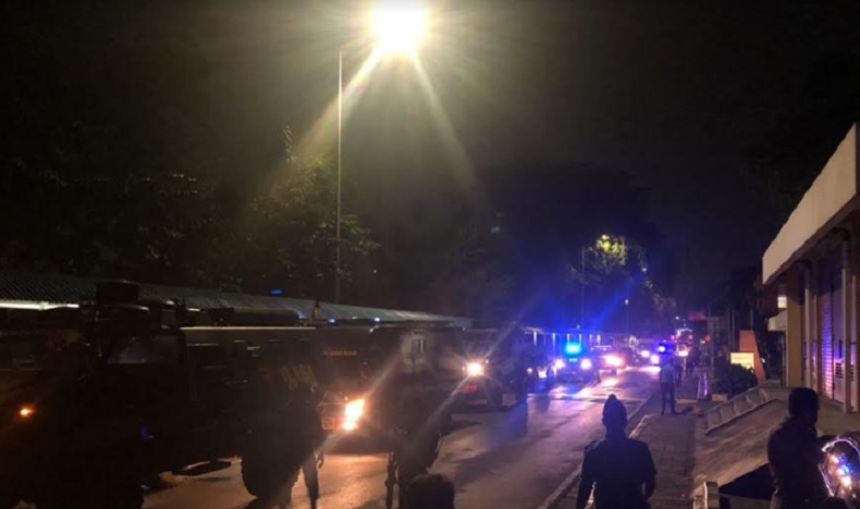 Dikawal TNI-Polri, Vaksin AstraZeneca di Bandara Soetta Dibawa ke Bio Farma Bandung
