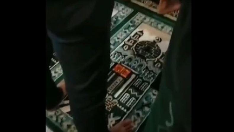 Viral Pria Main Domino di HP saat Salat Tarawih, MPU Lhokseumawe Minta Polisi Usut