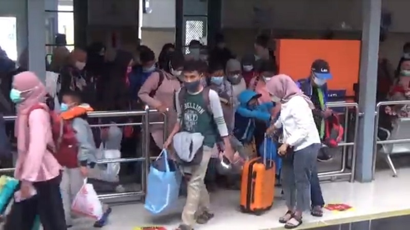 Hindari Penyekatan, Penumpang di Jember Manfaatkan Kereta untuk Mudik Lebaran