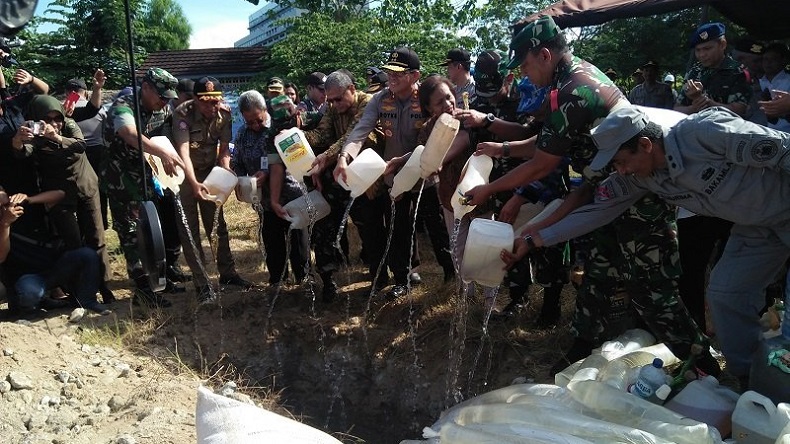 Terjaring Razia, Pemilik dan Penjual Miras di Maluku Tengah Wajib Buat Surat Pernyataan