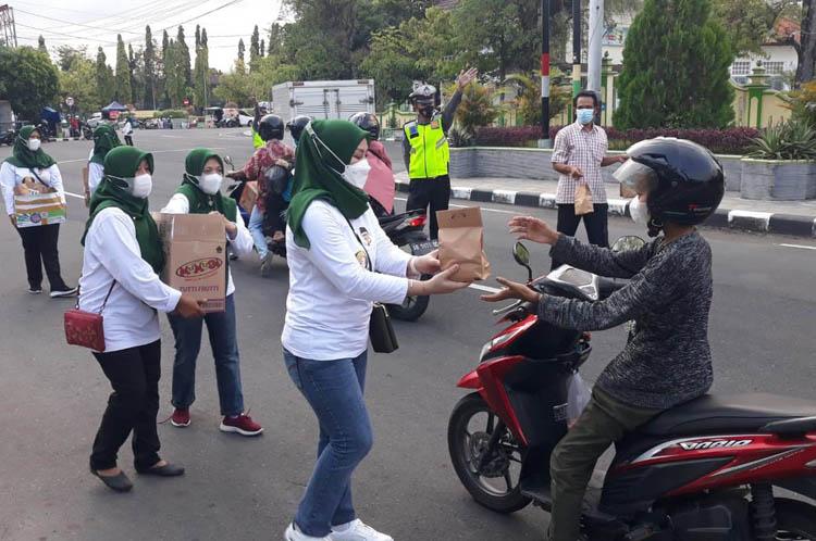  Bagikan Paket Takjil, PKB Siap Hadir di Tengah Masyarakat 