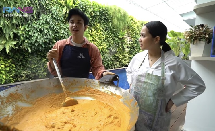 Tajir Melintir! Nagita Slavina Masak Menu Buka Puasa Rendang Pakai Daging Wagyu
