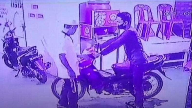 Tepergok Beraksi, Pelaku Curanmor dengan Santai Kembalikan Motor lalu Kabur