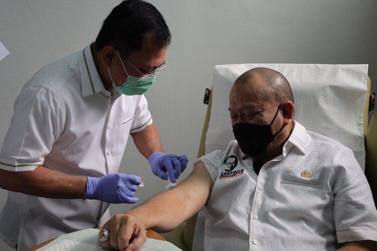 Ketua DPD RI Lakukan Suntik Vaksin Nusantara