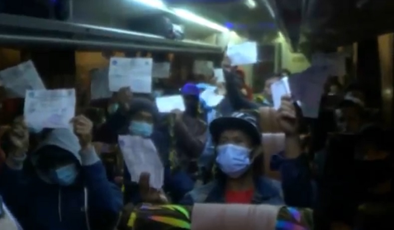 Pemudik Terus Berdatangan di Pelabuhan Ketapang, Pemeriksaan Surat Sehat Diperketat