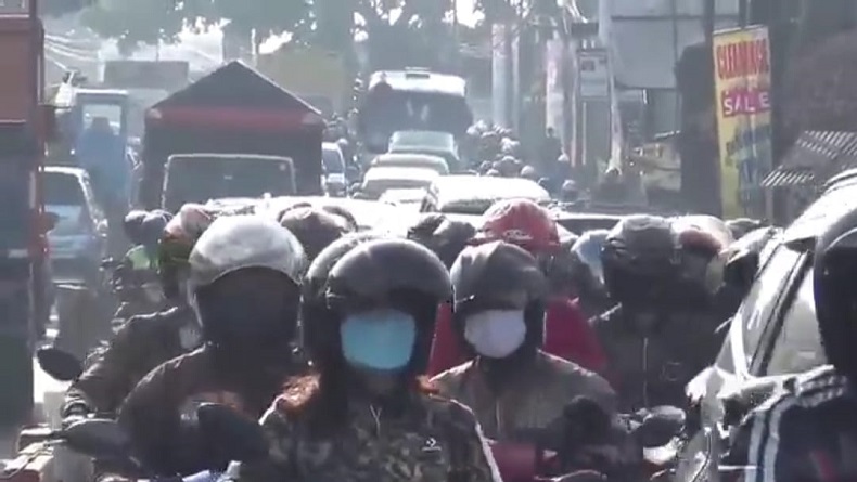 Penyekatan di Batas Kota Bandung, Cibiru Macet 3 Kilometer