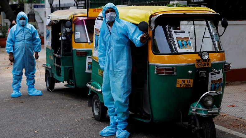 Kekurangan Ambulans, Pemerintah India Manfaatkan Bajaj untuk Angkut Pasien 