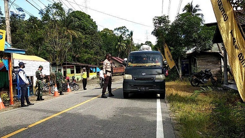 Terjaring Operasi Penyekatan, Belasan Kendaraan di Tapsel Dipaksa Putar Balik