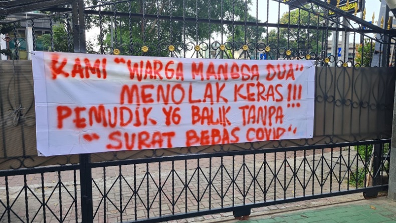 Antisipasi Covid-19, Petugas Tandai Rumah Pemudik yang Baru Tiba di Jakarta