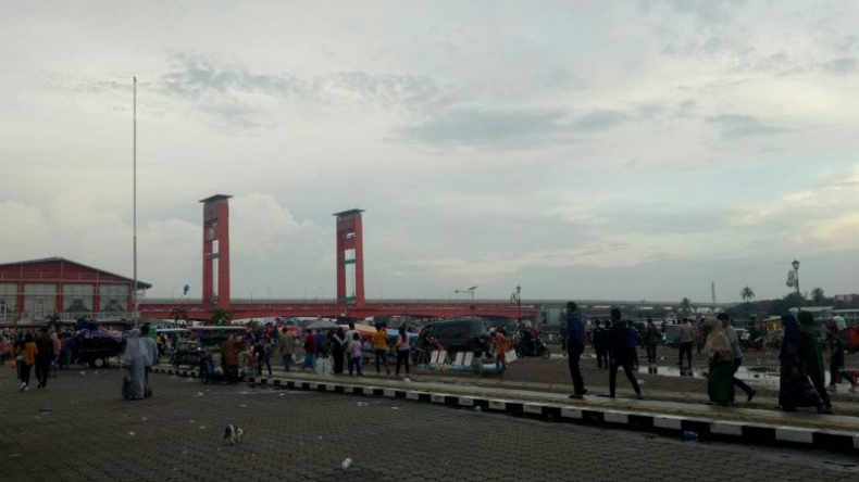Pengunjung dan PKL Diusir dari Benteng Kuto Besak Palembang