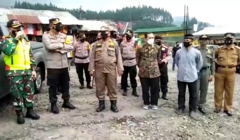 Pengunjung Membeludak, Objek Wisata Guci Tegal Ditutup 