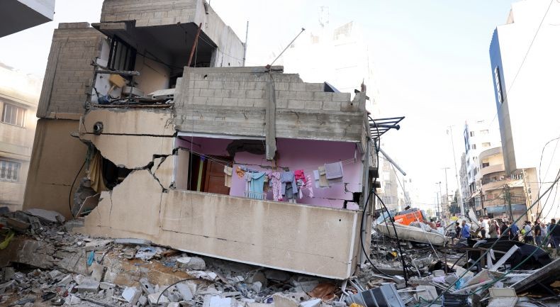 1 Keluarga di Gaza Diselamatkan dari Gedung Runtuh yang Dibom Israel Setelah Posting Video