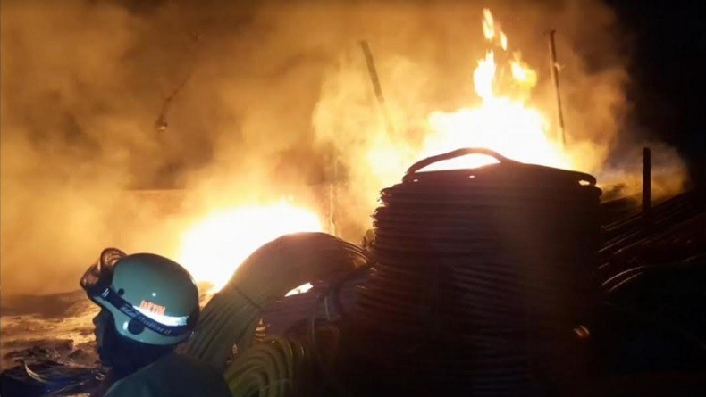 Kebakaran Gudang Kabel Optik di Cipayung Disebabkan Puntung Rokok