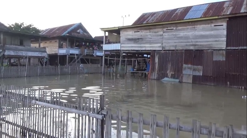 Banjir hingga 1 Meter Rendam Wajo, Warga Keluhkan Krisis Air Bersih