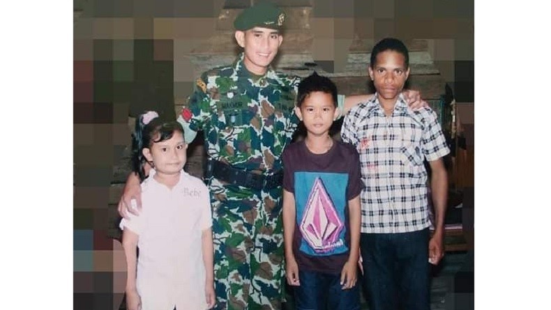 Foto Bareng Prajurit Kostrad saat Masih Bocah, Putra Papua Ini Wujudkan Mimpi Jadi Anggota TNI