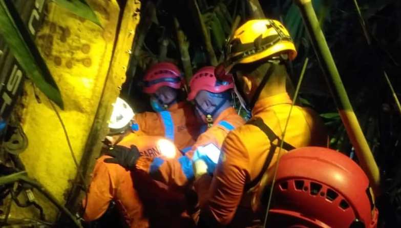 Truk Pos Terjung ke Jurang, Begini Proses Evakuasi Sopir yang Terjepit 