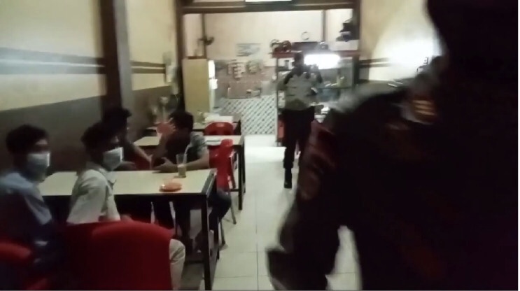 Kelabui Satgas Razia Prokes, Warkop di Pidie Jaya Matikan Lampu