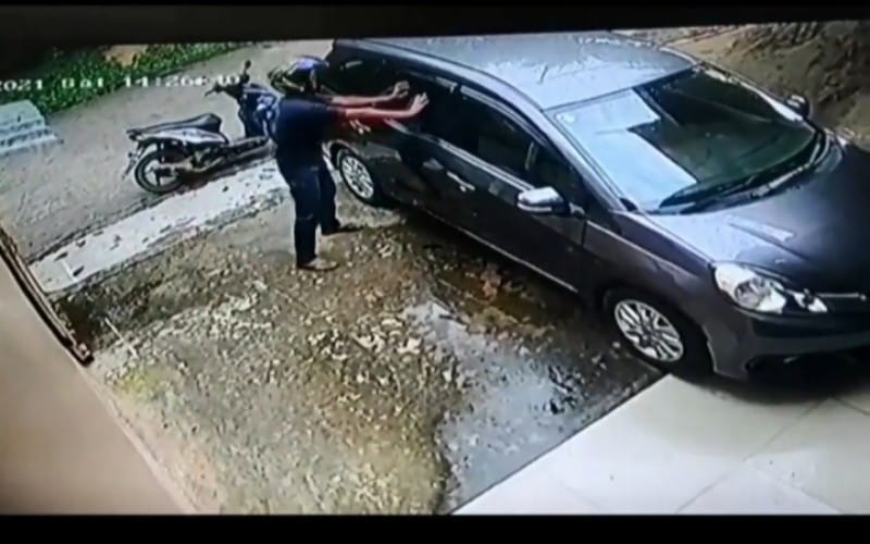 Pecahkan Kaca Mobil Notaris, Maling Sikat Tas Surat Tanah  