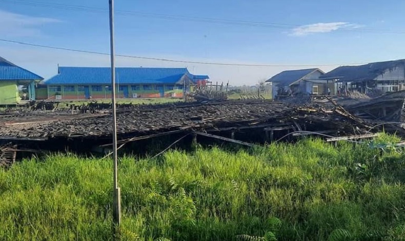 Dimakan Usia, Rumah Kayu Bekas Sekolah Rakyat Tionghoa di Kobar Ambruk