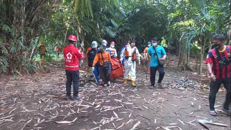  Jenazah Seniman Yulius Panon Diautopsi di RSUD Dr Moewardi Solo