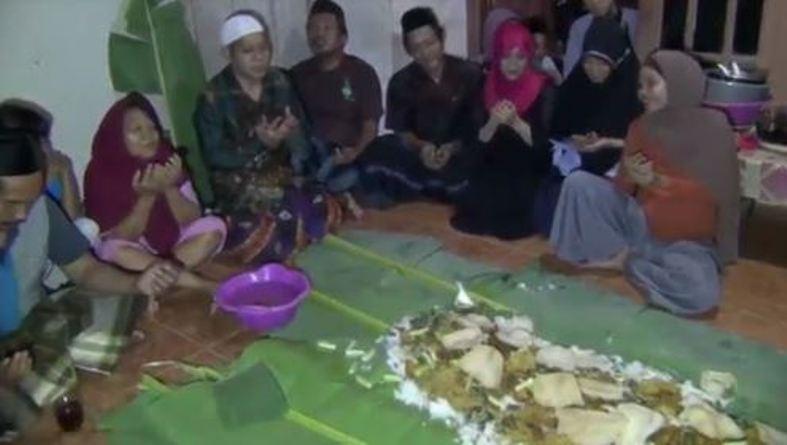 Gerhana Bulan Total, Warga di Desa Ini Gelar Tasyukuran Makan Nasi Kluban