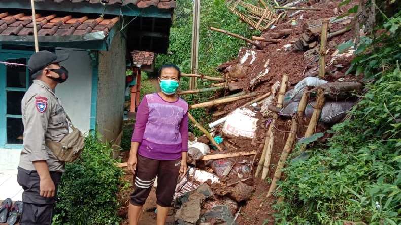 Pergerakan Tanah Ancam Rumah Warga di Pananjung Kabupaten Bandung