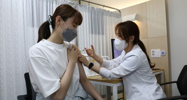 Susul AS, Korsel Akan Bolehkan Warga yang Sudah Divaksin Covid Lepas Masker