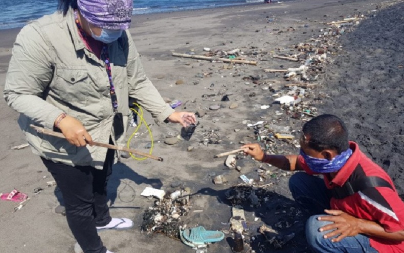 Tumpahan Minyak Ditemukan di Pantai Saba Bali