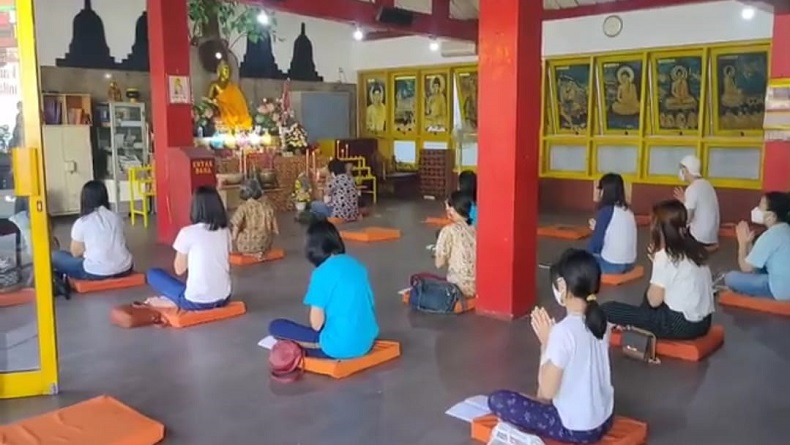 Perayaan Tri Suci Waisak di Cirebon Berlangsung Khidmat di Vihara Dewi Welas Asih