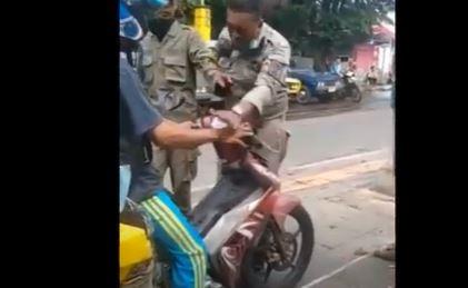 Video Viral Oknum Satpol PP Kota Sabang Tampar Pedagang Ikan