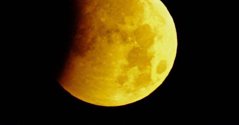  Potret Indah Gerhana Bulan Total di Sejumlah Negara