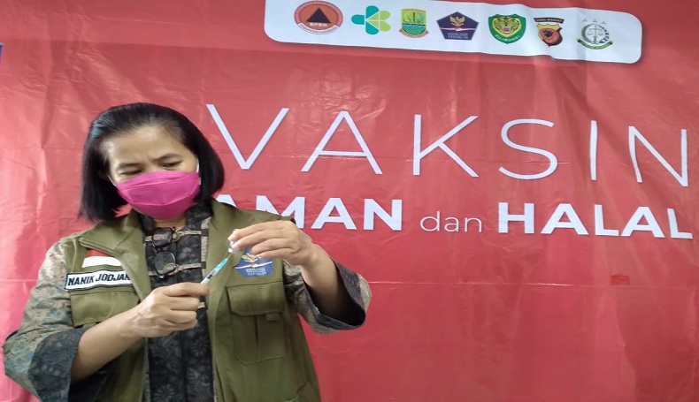 Vaksinasi Covid-19 bagi Lansia di Karawang dengan Penjemputan Ojol Tak Efektif