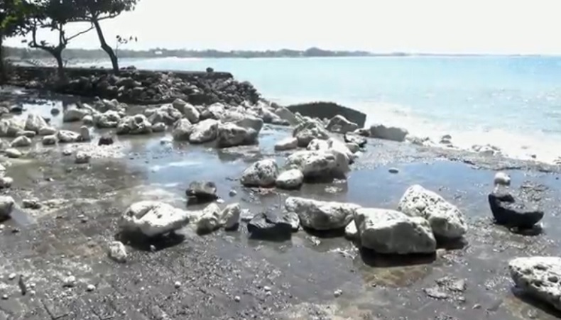 Gelombang Pasang Terjang Pantai di Bali, Tembok Pemecah Ombak Hancur