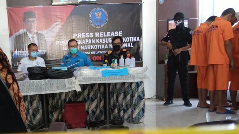 Duh, Rumah Elite di Makassar Ini Ternyata Jadi Industri Pembuatan Tembakau Sintetis
