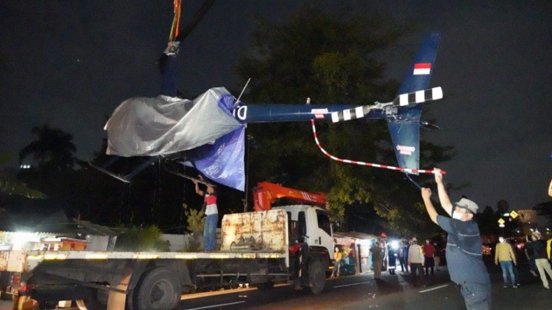 Helikopter Jatuh di Danau Buperta Cibubur Dibawa ke PT Dirgantara untuk Diinvestigasi