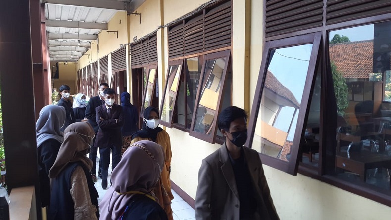 Acara Wisuda dan Pembagian Rapor SMA di Cimahi Dibubarkan Satgas Covid-19