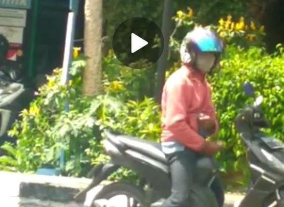 Viral Pemotor di Gresik Pamer Alat Kelamin ke Emak-Emak