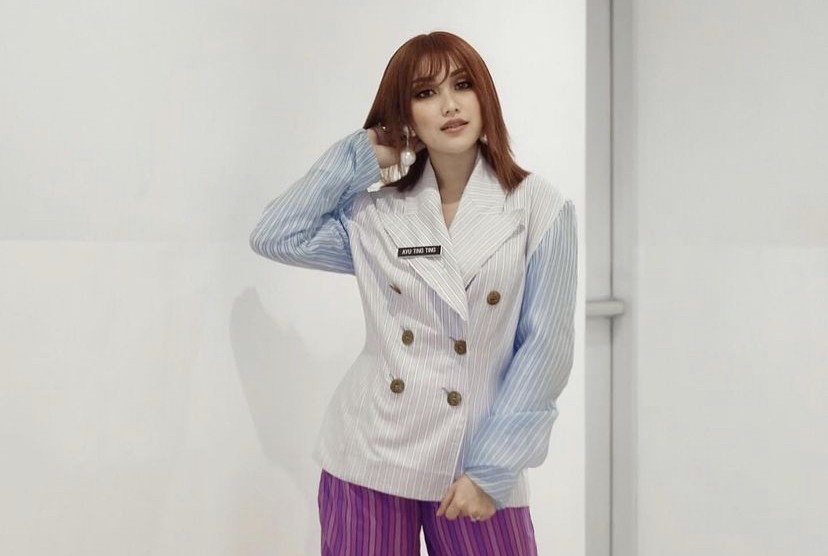 Ayu Ting Ting Klarifikasi Soal Pundaknya Dielus Andre Taulany 