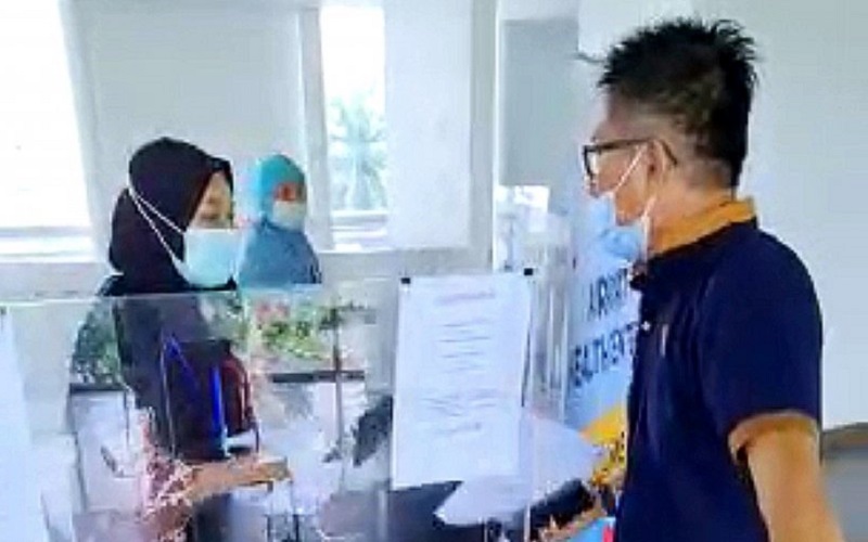 Hasil Tes Covid-19 di SMB II Keliru, Penumpang di Bandara SMB II Mengamuk 