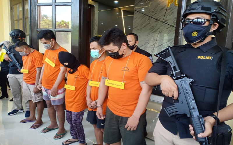 Ini Kronologi Terbongkarnya Sindikat Bandar Narkoba yang Libatkan Pasutri di Bandung