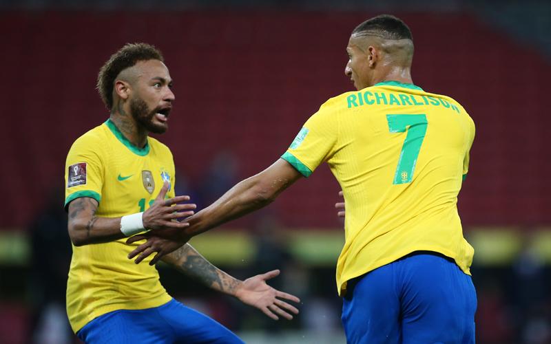 Neymar Ubrak-Abrik Pertahanan Uruguay, Brasil Menang 4-1
